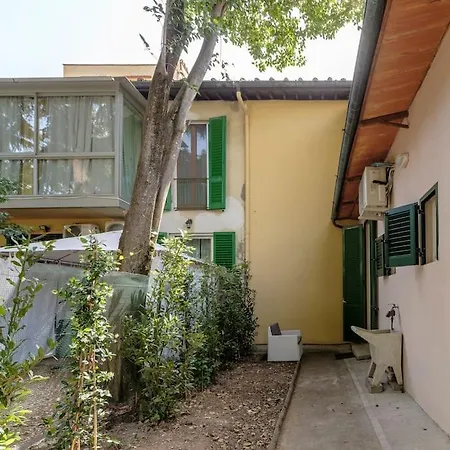 Indipendenza Cozy With Private Garden Apartment Florence